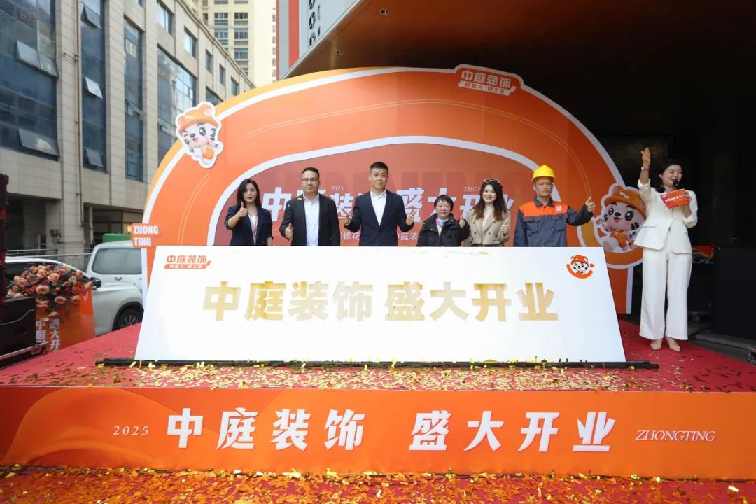 中庭裝飾南寧總部2萬㎡旗艦店盛大開業 中庭裝飾南寧總部2萬㎡旗艦店盛大開業